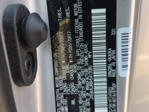 Used 2017 Toyota 4Runner SR5 AWD/4WD image 34
