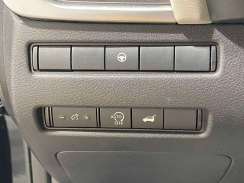 Used 2025 Nissan Rogue SV FWD image 21
