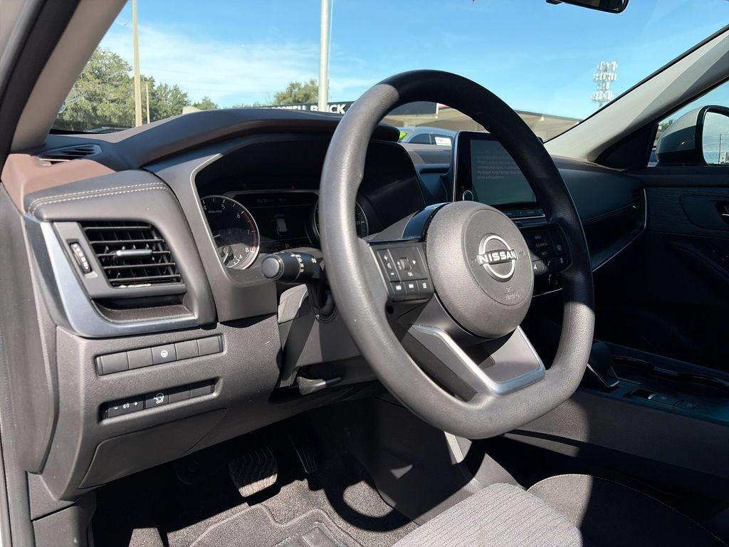 Used 2023 Nissan Rogue SV AWD/4WD image 18