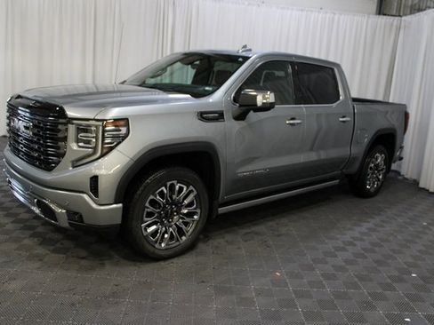 Used 2025 GMC Sierra 1500 Denali Ultimate image 3