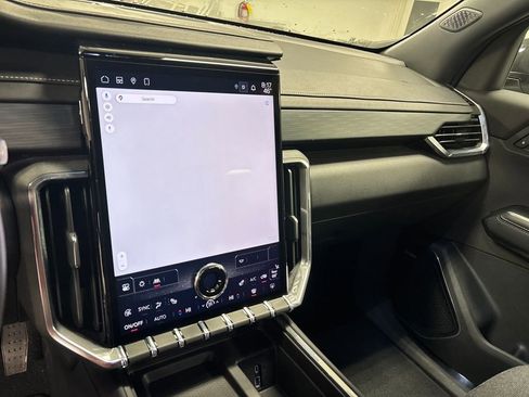 Used 2025 GMC Acadia Elevation image 39