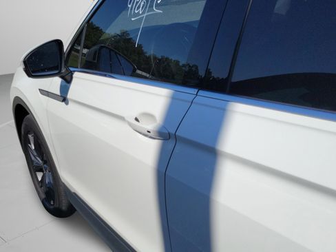 Used 2022 Volkswagen Tiguan SE image 28
