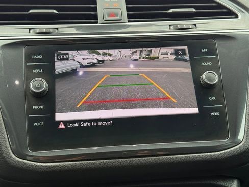 Used 2022 Volkswagen Tiguan SE FWD image 24