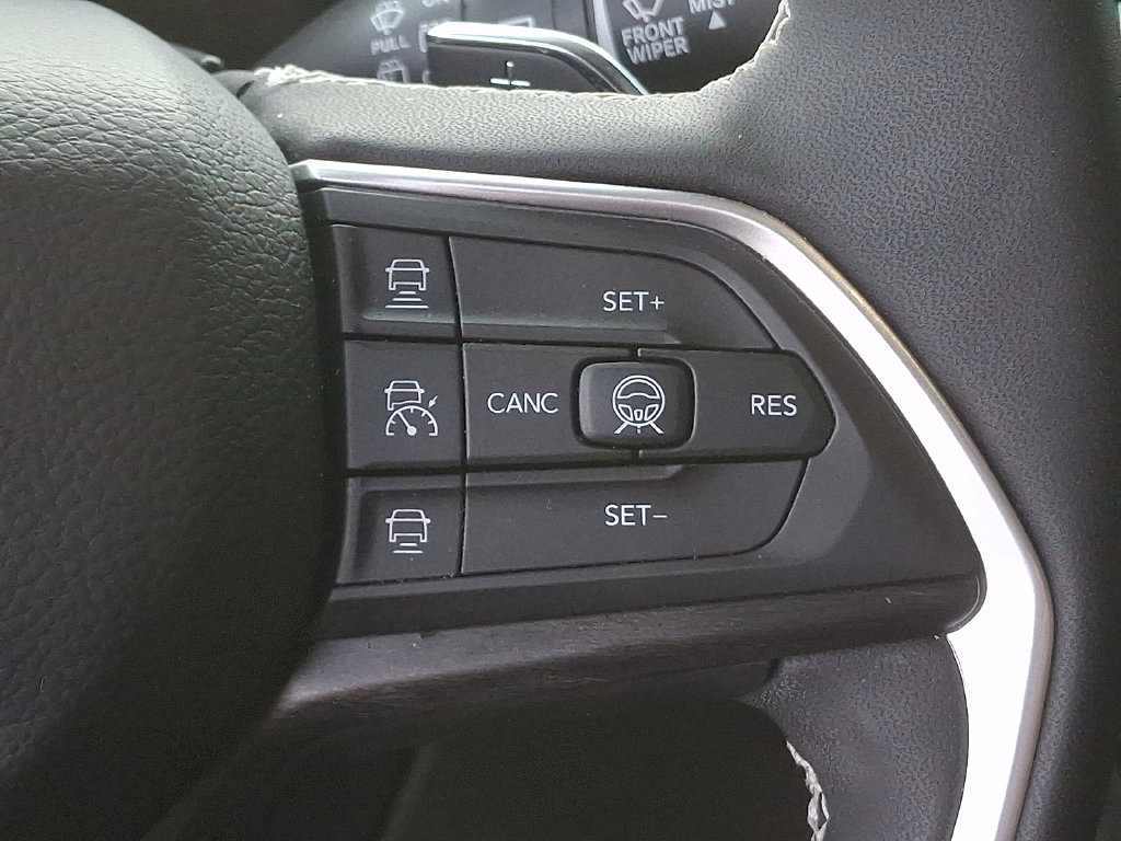 Used 2026 Jeep Grand Cherokee Limited AWD/4WD image 22