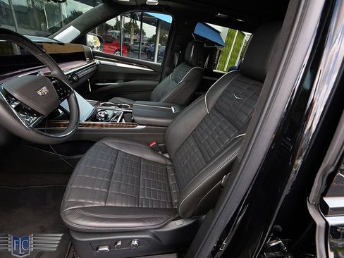 Used 2026 Cadillac Escalade ESV Platinum Sport AWD/4WD image 14