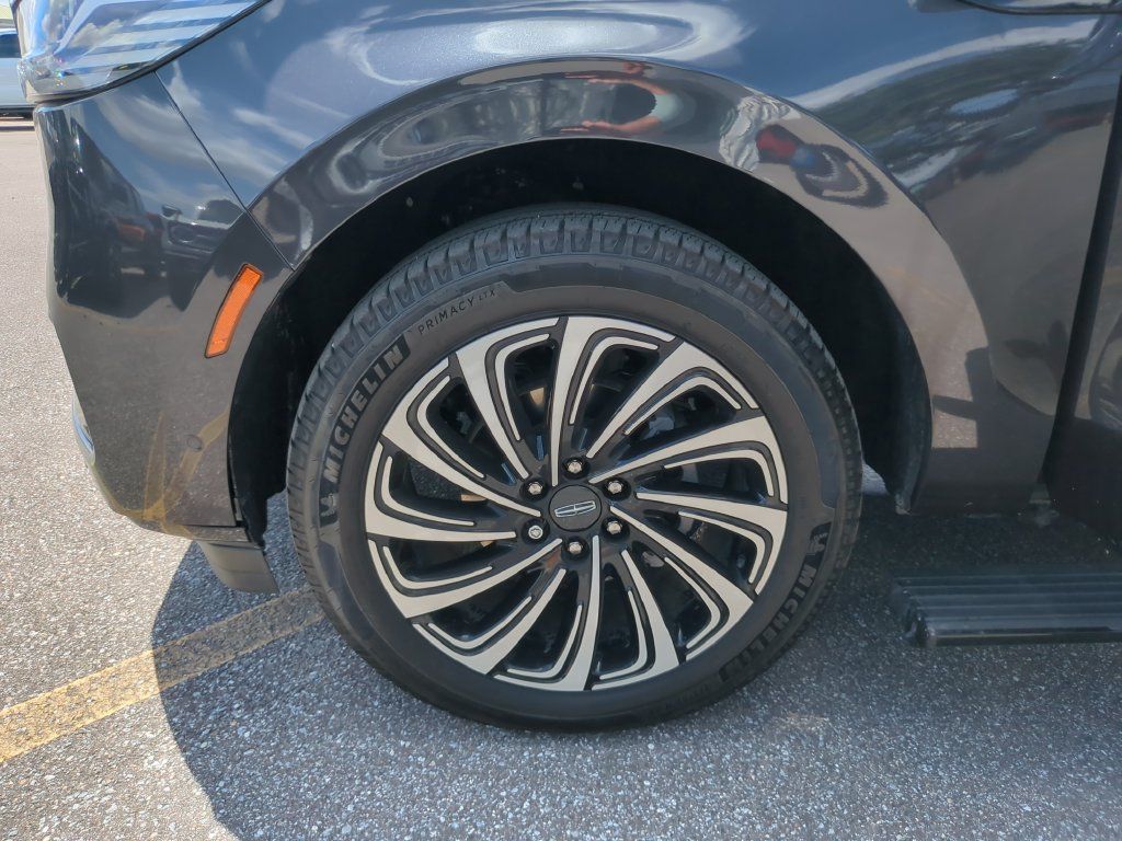 Used 2025 Lincoln Navigator Black Label AWD/4WD image 36