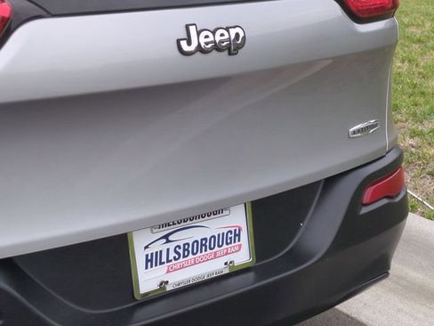 Used 2014 Jeep Cherokee Latitude FWD image 22