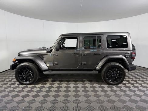 Used 2025 Jeep Wrangler Unlimited Sahara AWD/4WD image 10
