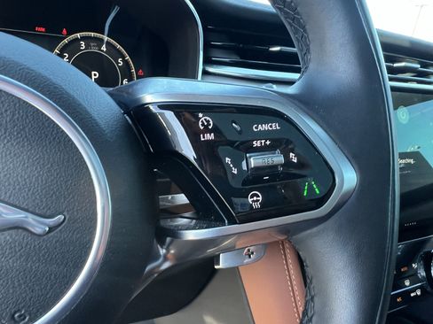 Certified 2025 Jaguar F-PACE R-Dynamic S image 21