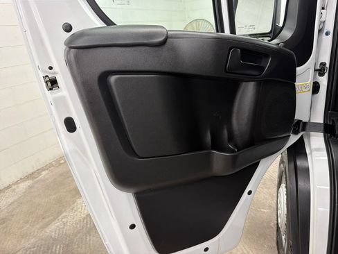 Used 2024 RAM ProMaster 2500 w/ Convenience Group FWD image 16
