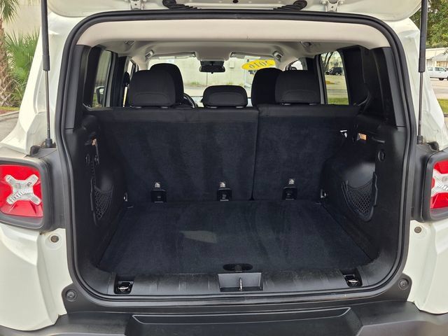 Used 2016 Jeep Renegade Latitude FWD image 13