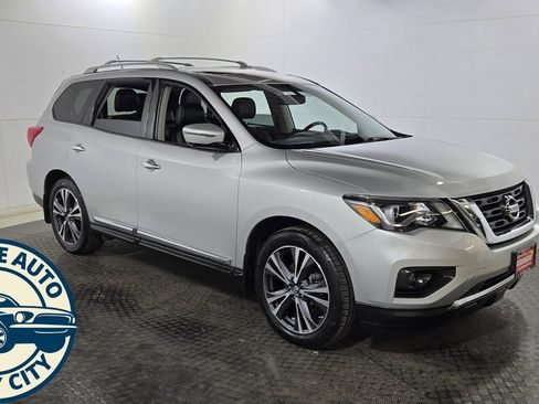 Used 2017 Nissan Pathfinder Platinum w/ Cargo Package AWD/4WD image 9