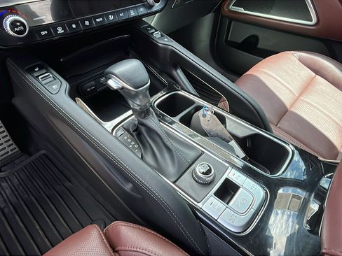 Used 2025 Kia Telluride SX w/ SX Captain's Chair Package image 20
