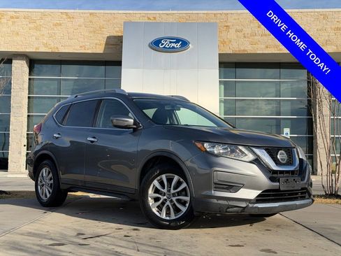 Used 2018 Nissan Rogue SV image 1