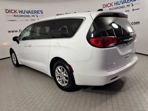 Used 2023 Chrysler Voyager LX FWD image 6