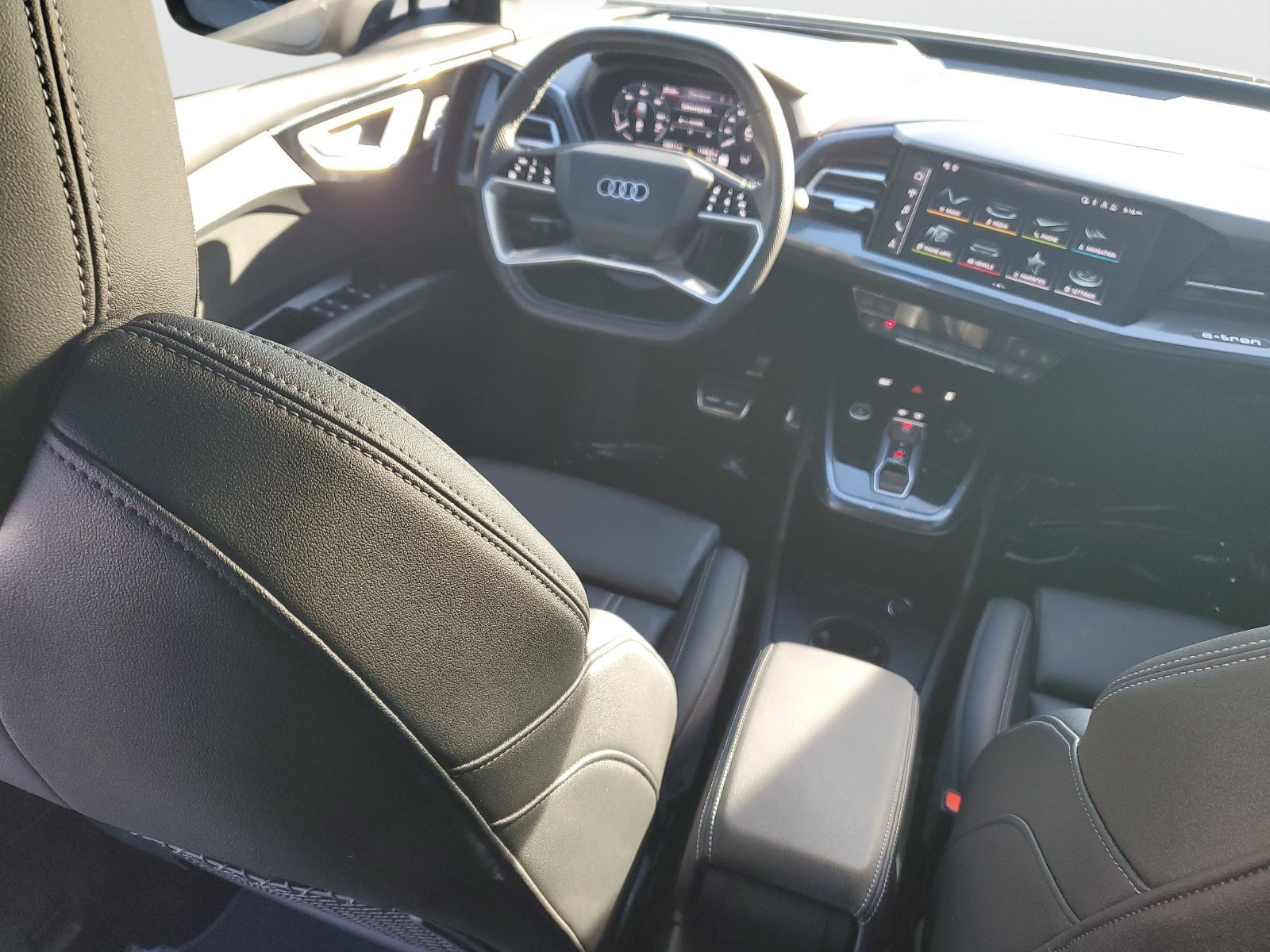 Used 2024 Audi Q4 e-tron Prestige w/ Black Optic Plus Package AWD/4WD image 11