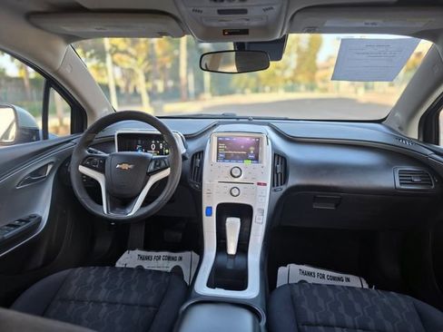 Used 2013 Chevrolet Volt FWD image 24