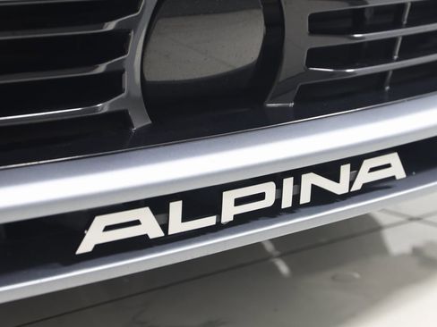 Used 2022 BMW ALPINA B7 xDrive w/ Luxury Rear Seating Package image 27