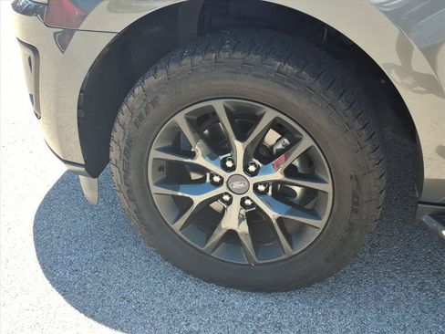 Used 2018 Ford Expedition XLT w/ Equipment Group 201A AWD/4WD image 21