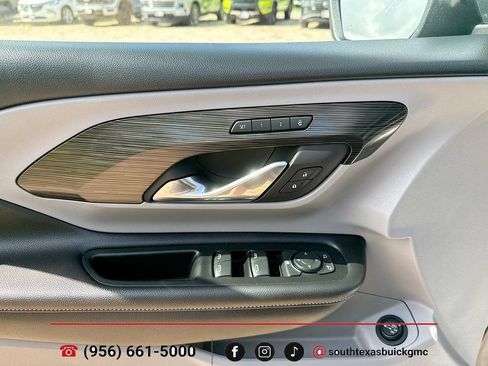 Used 2023 GMC Terrain SLT w/ Infotainment Package II FWD image 10