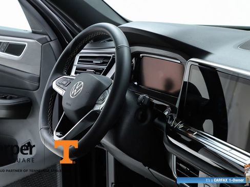 Used 2025 Volkswagen Atlas Cross Sport SE w/ Panoramic Sunroof Package image 35