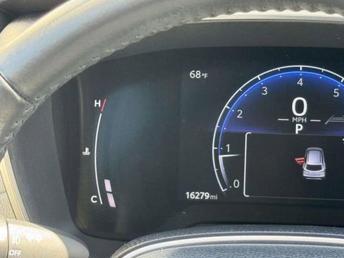 Used 2024 Toyota Corolla Cross XLE w/ Convenience Package image 27