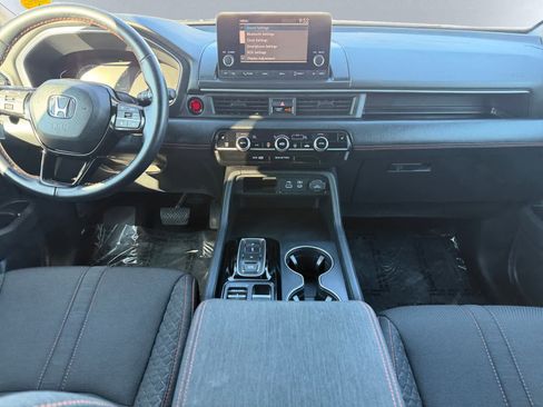 Used 2025 Honda Pilot Sport image 6