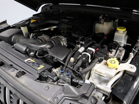 Used 2021 Jeep Gladiator Overland AWD/4WD image 19