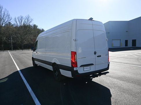 Used 2025 Mercedes-Benz Sprinter 2500 image 4