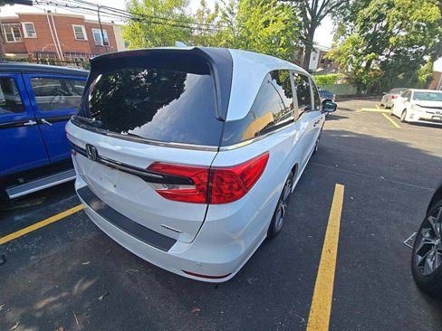Used 2024 Honda Odyssey Touring image 3