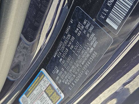 Used 2024 Kia Carnival LX FWD image 32