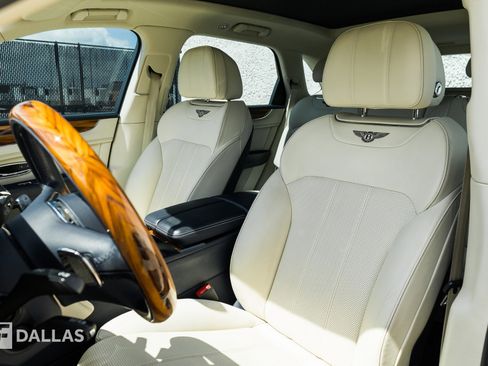 Used 2019 Bentley Bentayga AWD/4WD image 22