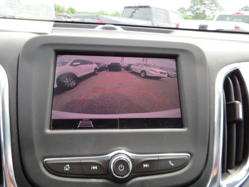 Used 2022 Chevrolet Equinox LT FWD image 23
