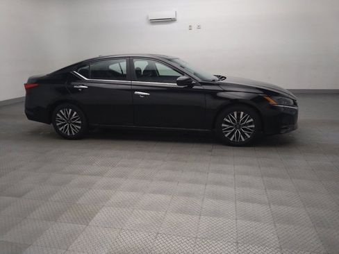 Used 2023 Nissan Altima 2.5 SV FWD image 11