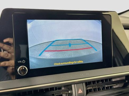 Certified 2025 Toyota Prius LE FWD image 15