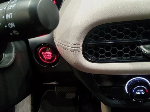 Used 2025 Honda HR-V LX image 28