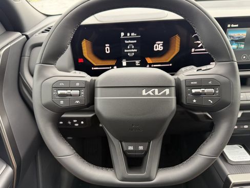 New 2026 Kia Sportage LX FWD image 32