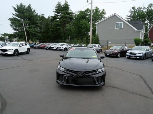 Used 2018 Toyota Camry LE FWD image 3