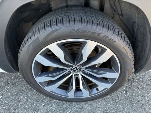 Used 2022 Volkswagen Atlas Cross Sport SEL Premium R-Line image 13