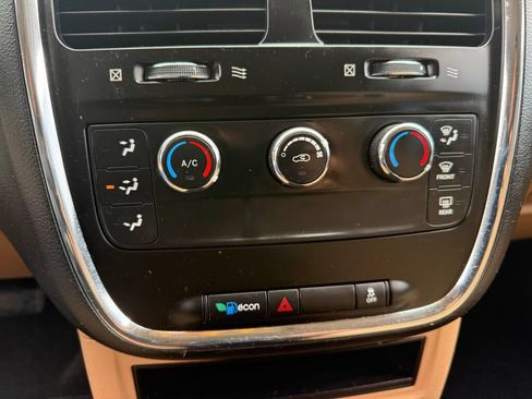 Used 2013 Dodge Grand Caravan American Value Package FWD image 15