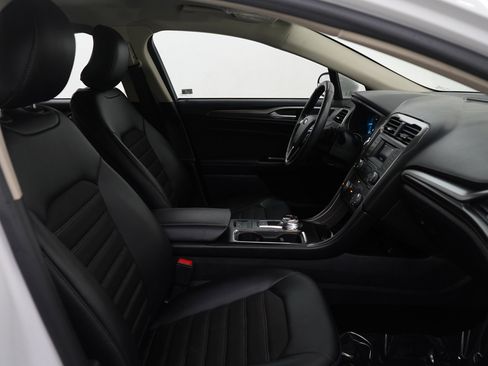 Used 2017 Ford Fusion SE w/ Equipment Group 201A image 10