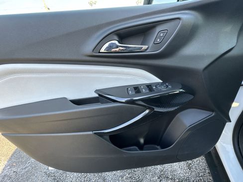 Used 2025 Chevrolet Trax LT image 24