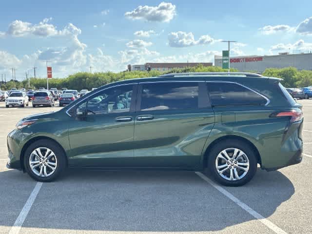 Used 2024 Toyota Sienna Platinum AWD/4WD image 3