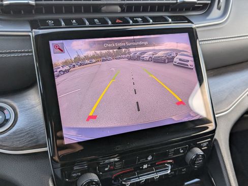 Used 2022 Jeep Grand Cherokee Limited image 18