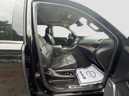 Used 2019 Cadillac Escalade ESV Luxury AWD/4WD image 31
