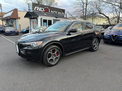 Used 2018 Alfa Romeo Stelvio Ti image 1