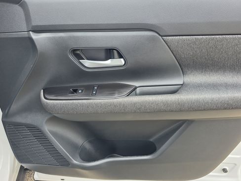 Used 2026 Nissan Kicks SV FWD image 11