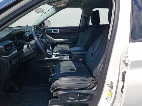Used 2024 Ford Explorer XLT AWD/4WD image 13