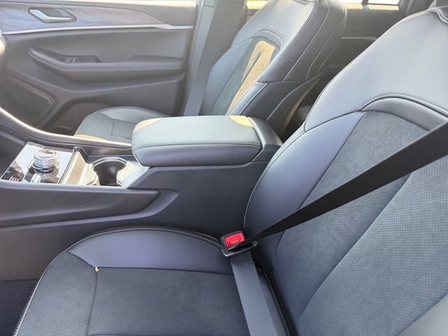 New 2026 Jeep Grand Cherokee Altitude AWD/4WD image 13