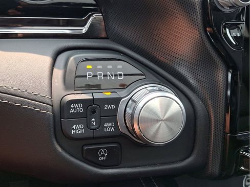 Used 2025 RAM 1500 Limited AWD/4WD image 13